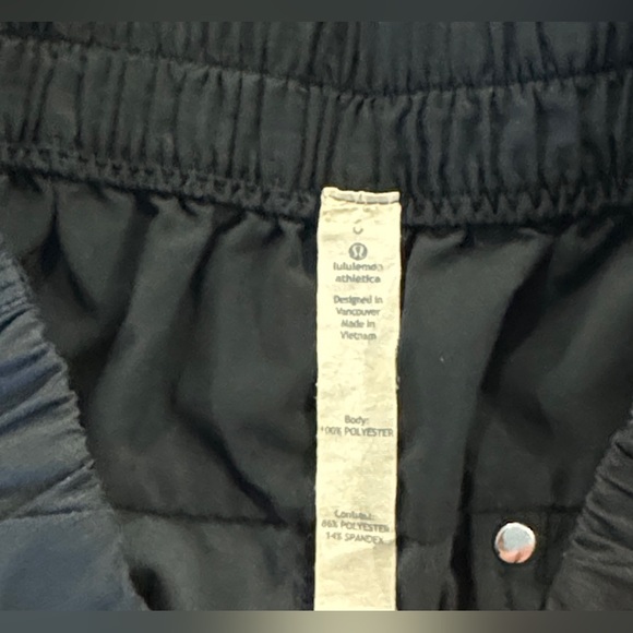 Lululemon Spring Break Away Shorts II Size 6 - Picture 9 of 9